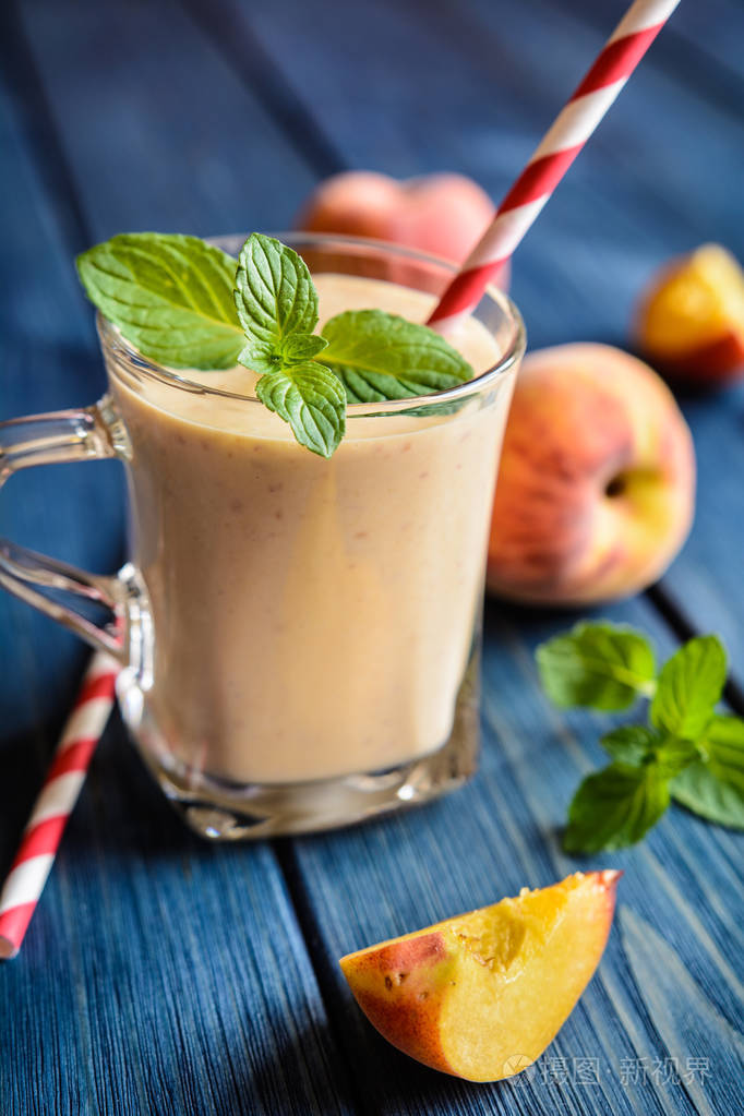 美味的桃子奶昔