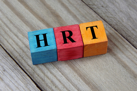 Hrt 激素替代疗法 首字母缩略词在木制的背景