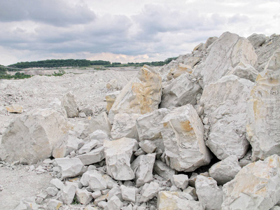 论文查重查看到白垩岩露天煤矿照片