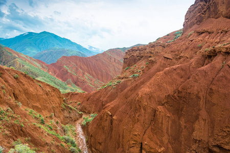 美丽的山景观在风积山，Kyrgyzsta