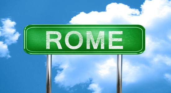罗马和老式的绿色交通标志突出显示