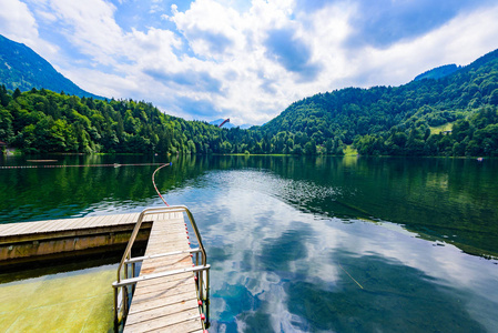 Freibergsee 在纽伦堡, 巴伐利亚的山风景, Allgaeu 并且阿尔卑斯在德国的南部, 欧洲