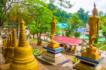 金佛塔在老虎洞寺庙, 笏 Tham Suea, 甲米, 泰国