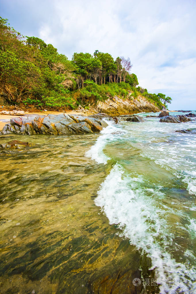 美丽的热带海滩与棕榈在兰塔岛海岛, 泰国