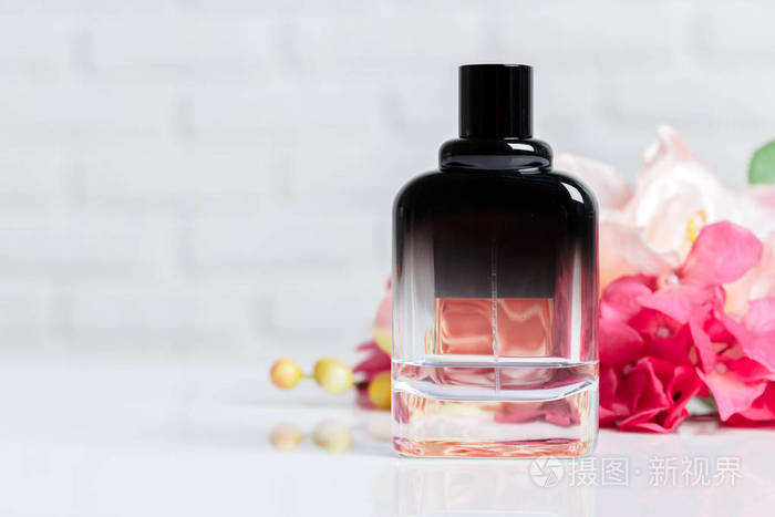 香水瓶花 特写视图照片 正版商用图片0qvafa 摄图新视界 香水瓶花 特写视图照片 正版商用图片0qvafa 摄图新视界