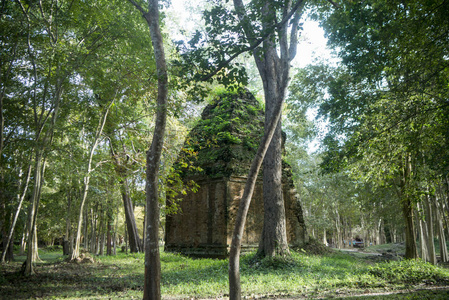 柬埔寨桑伯尔 Prei 局遗址北部的高棉遗址