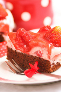 草莓与巧克力蛋糕
