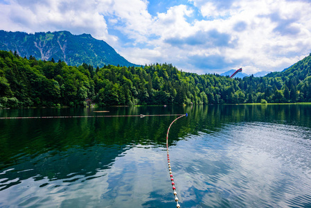 Freibergsee 在纽伦堡, 巴伐利亚的山风景, Allgaeu 并且阿尔卑斯在德国的南部, 欧洲