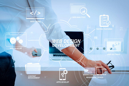 在虚拟图中开发具有网站设计的编程和编码技术。大数据分析与商业智能 Bi 概念。在现代办公室工作的商人与 Vr 图表和图形图标
