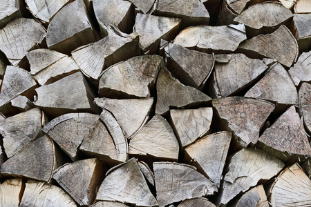 堆栈的干木原木为火照片