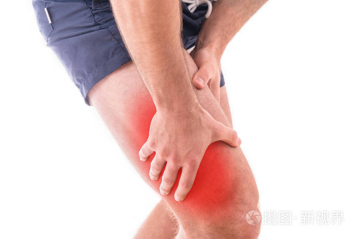 股四头肌疼痛在白色背景的人