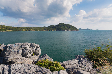 天然岩石海岸天际线