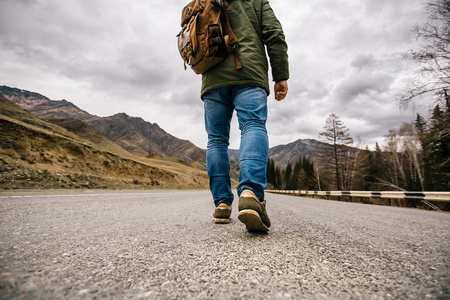 人山人海边走边图片