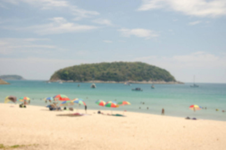 模糊夏季热带海滩的抽象背景。复制空间