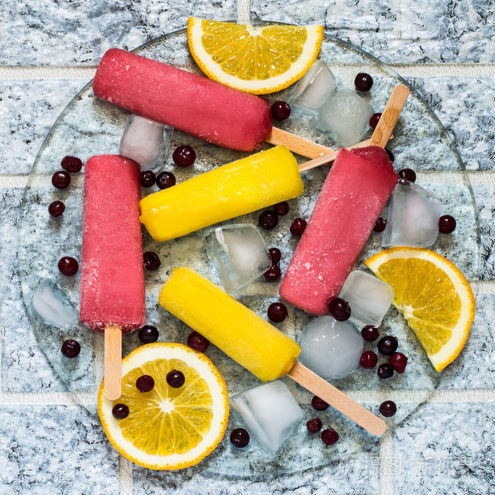 美味的水果冰, 橙子和小红莓