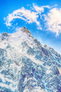 钻头 du Midi 附近霞慕尼顶山驻地在雾中