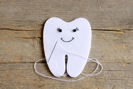 一步.孩子们的的指令.加入感觉牙齿仙女与白线的感觉到的边缘.