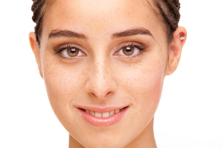 可怕的肖像美丽的可怕年轻女子肖像上白色孤立照片