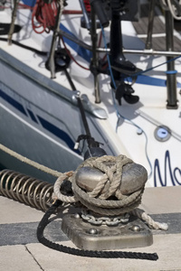 意大利, 西西里岛, 滨海堤沙港口内的系缆航海绳索和帆船