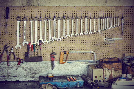 车库机械工具照片