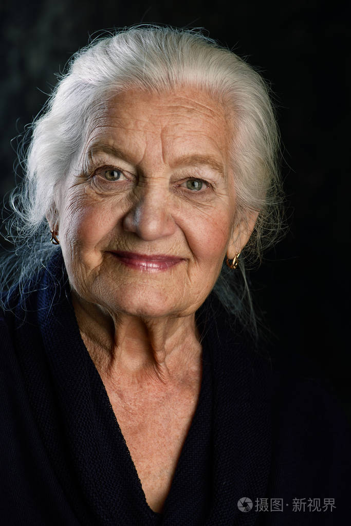 奶奶的脸肖像