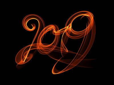 新年快乐2019被隔绝的数字文字用白色火火焰或烟雾写在黑色背景上