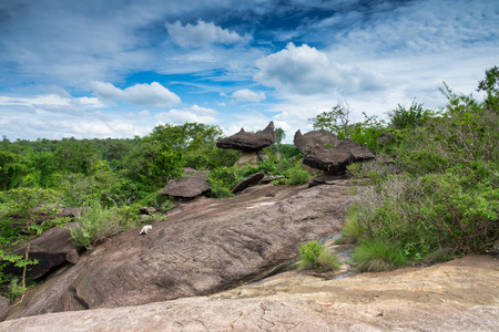 泰国穆达汉省 Thoep 国家公园的美丽岩石形成