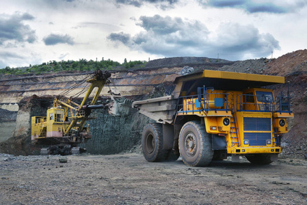 矿山卡车开采机械, 从露天煤矿运煤照片
