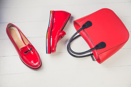 红鞋，时尚漆皮鞋子