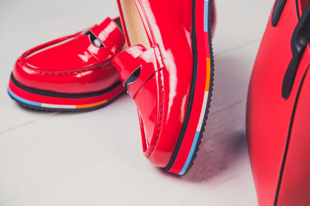 红鞋，时尚漆皮鞋子