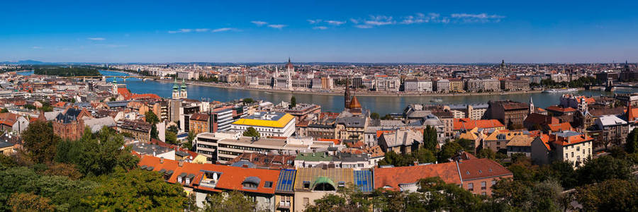 布达佩斯的全景与议会和多瑙河河
