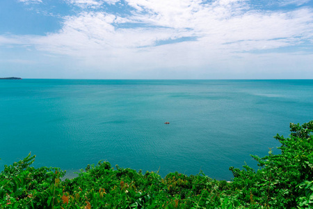 独木舟游客在海的明亮的海在查汶岛, 苏梅岛, 泰国