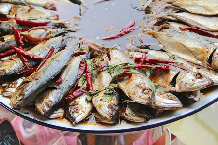 街头食汤煮鲭鱼图片