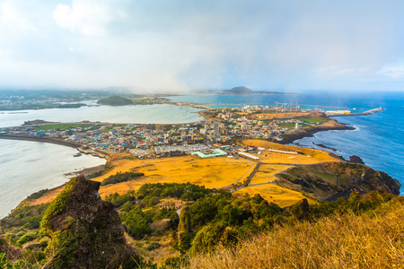 查看从城山日出峰山在韩国济洲岛