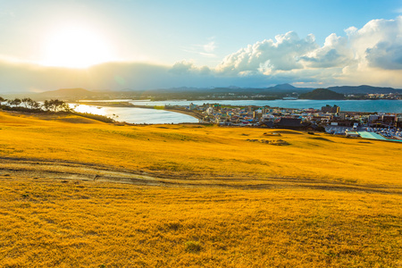 查看从城山日出峰山在韩国济洲岛