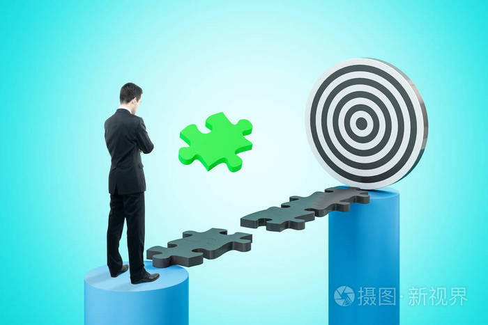 抽象的背景与体贴的商人站在困惑与飞镖的差距.战略和目标概念.