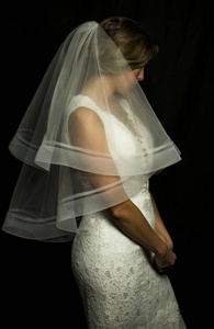 一个女孩在新娘的形象的画像