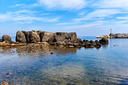 Tabarca 岩石海岸的岛屿。西班牙