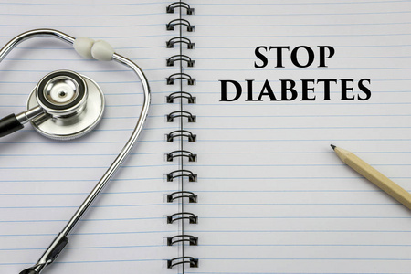 关于笔记本和铅笔与停止糖尿病词作为听诊器