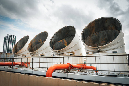 冷却的冷水机系统机场航站楼与控制塔的现代建筑