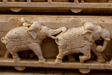 寺。乌代浦，印度。断垣残壁。大象的图像