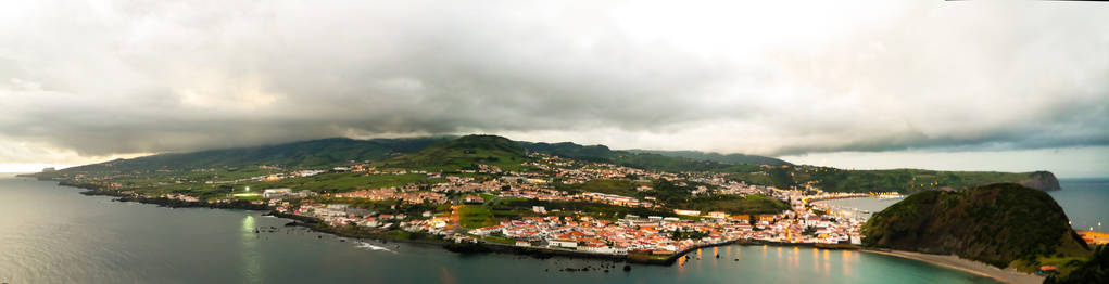 从东望洋山在 Faial 岛，亚速尔群岛，葡萄牙波尔图 Pim 湾日落美景