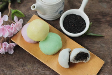 黑芝麻大福麻糬日本甜点图片
