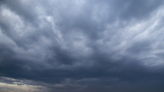 风暴和雨云