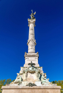 在波尔多法国的 Quinconces 广场上的纪念碑 aux 欧冠