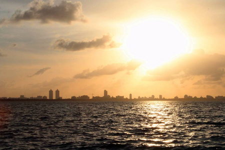 在佛罗里达州迈阿密海滩日出的鸟瞰图