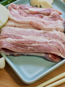 韩国菜猪肉肚和蔬菜, Samgyeopsal