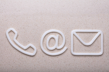 联系方式图标背景上各种联系方式的提升视图照片