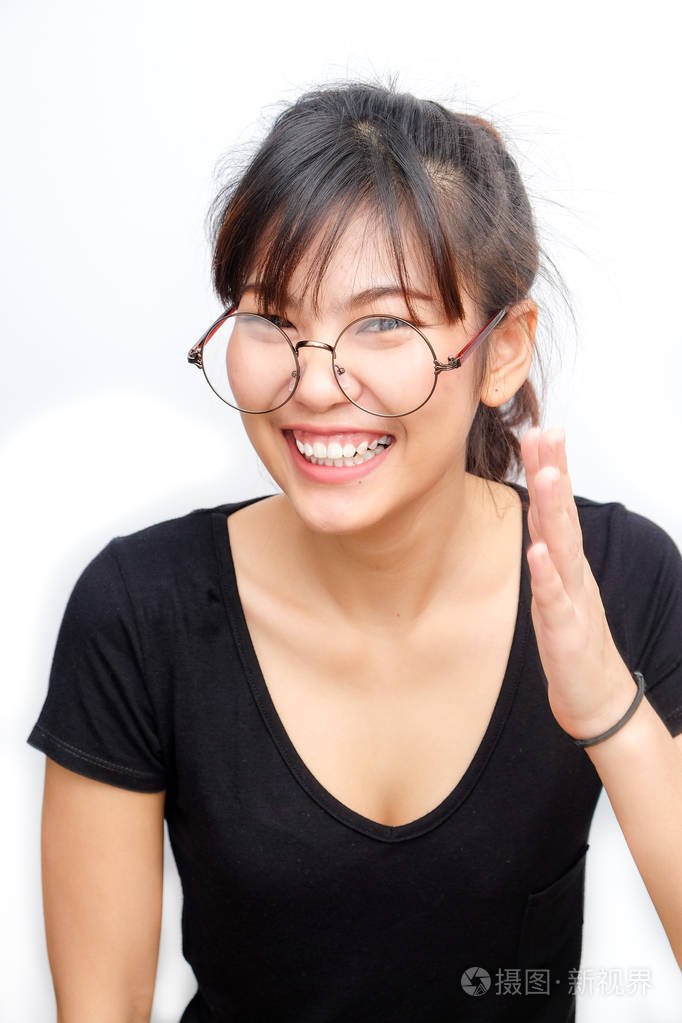 微笑眼镜亚洲自信时尚女性