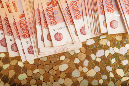俄罗斯货币5000卢布特写宏观, 赢取俄国卢布货币的概念关闭